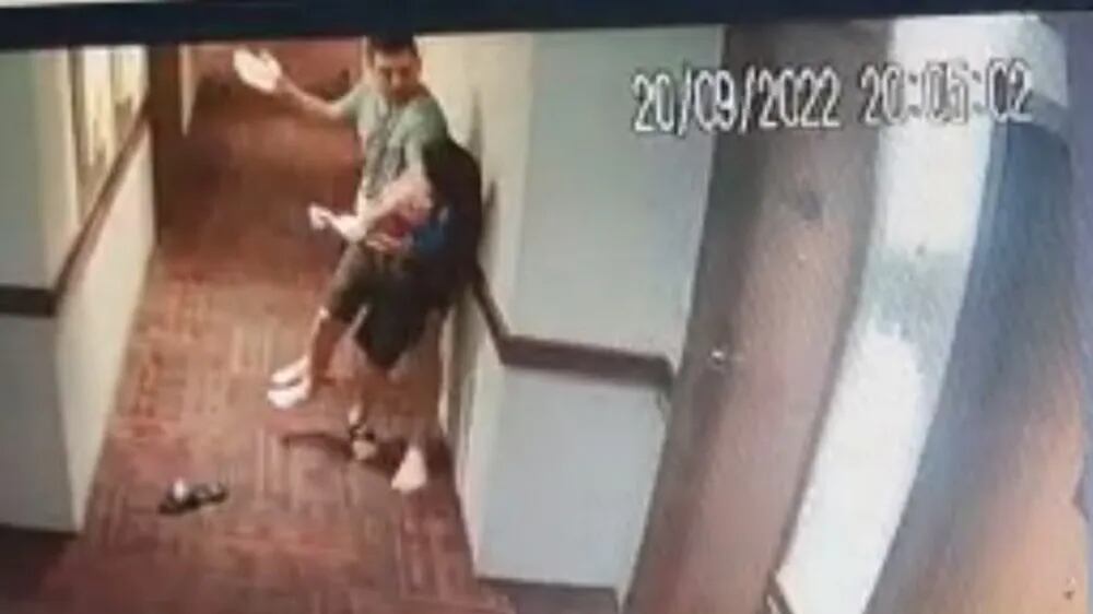 Ele se incomodou com barulho