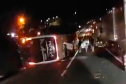Acidente com ônibus de turismo deixa oito feridos na Régis Bittencourt