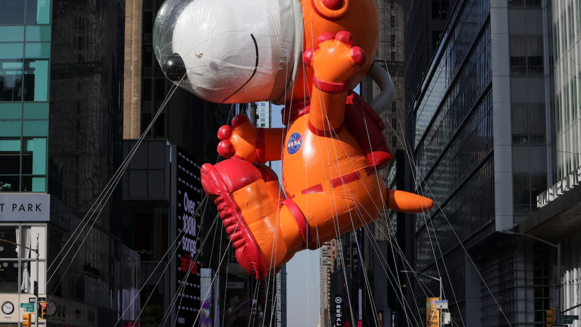 Mucho más que un simple galardón, el reconocimiento es un símbolo de reconocimiento profundo entre colegas, un recordatorio de que en cada misión espacial, la dedicación y el trabajo de miles de personas son cruciales para su éxito.