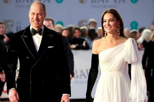 Por que o príncipe William e Kate Middleton nunca ficam de mãos dadas em público?