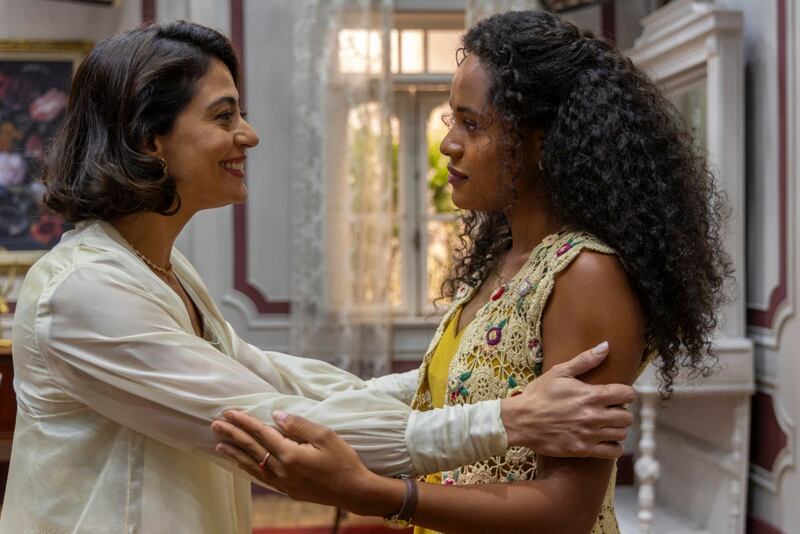 Garota do Momento - Clarice (Carol Castro) e Beatriz (Duda Santos)