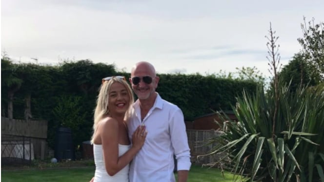 Homem é 19 anos mais velho que sua esposa