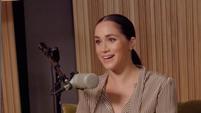 No site da marca, a blusa custa €110 euros, o que equivale a cerca de R$ 570 reais.