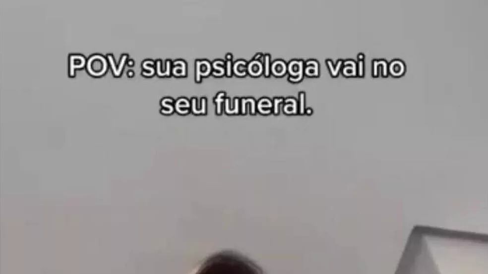 Psicóloga que viralizou simulando funeral de paciente terá de se explicar