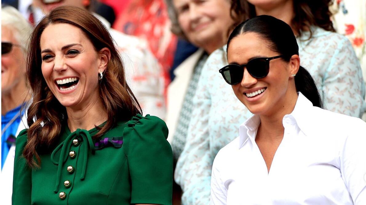 Desde o seu lançamento, os designers da grife conquistaram elogios da imprensa de moda, assim como um grande número de fãs e admiradores, incluindo algumas das mulheres mais famosas do mundo, tais como Lady Gaga, Sarah Jessica Parker e Beyoncé.