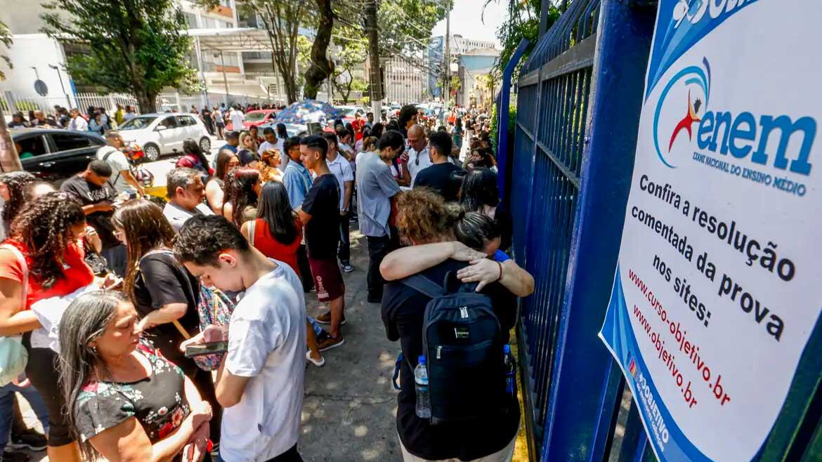 Mais de 4 milhões de estudantes realizam o Enem hoje