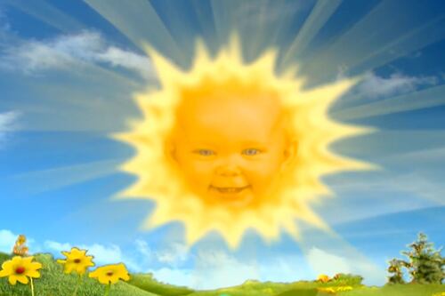 “Estamos velhos”: veja como está atualmente o ‘bebê sol’ dos Teletubbies