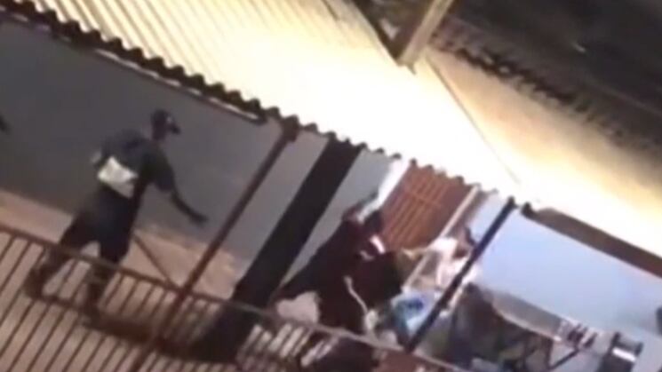 Cliente é esfaqueado