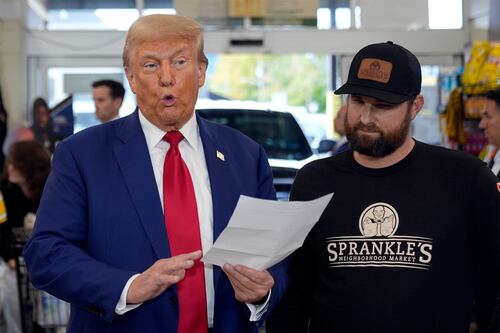 Trump surpreende nas pesquisas com liderança em estados-chave e confirma uma corrida eleitoral muito acirrada