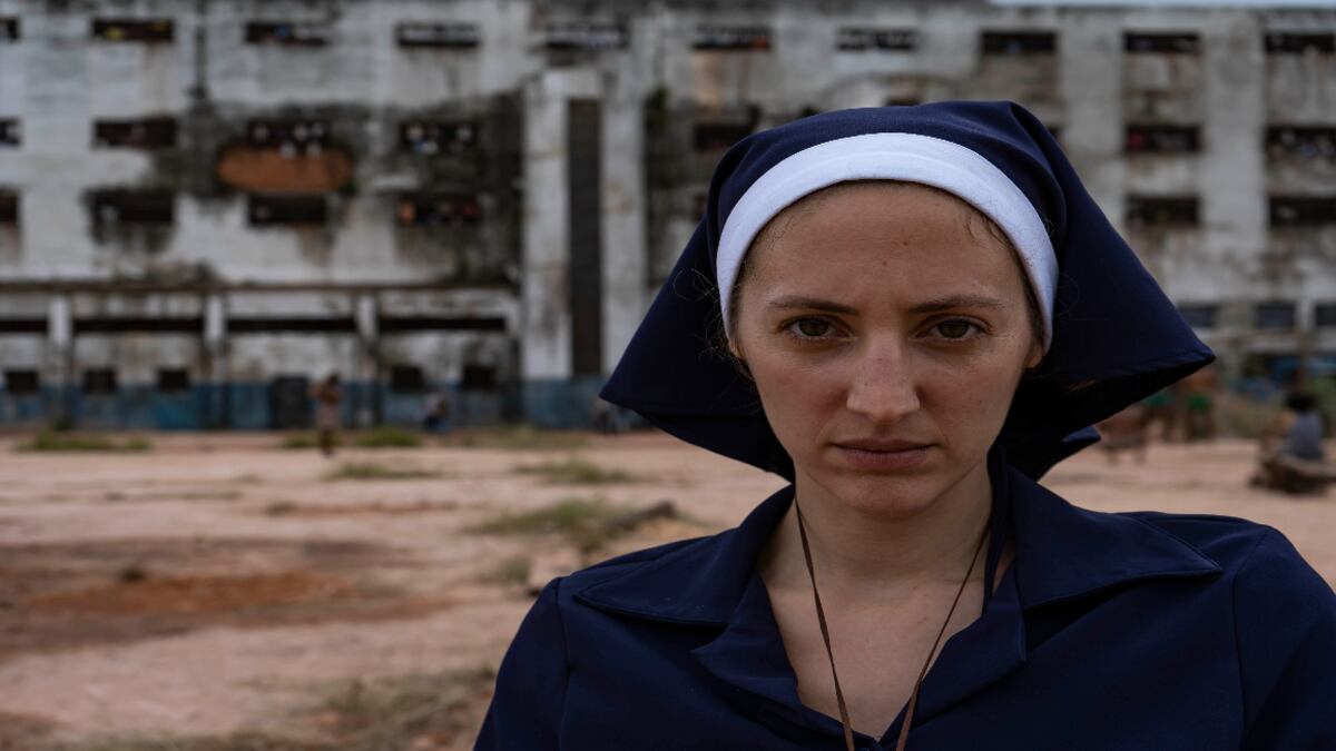 Irmã Emily é a personagem de Alli Willow na polêmica série O Jogo que Mudou a História