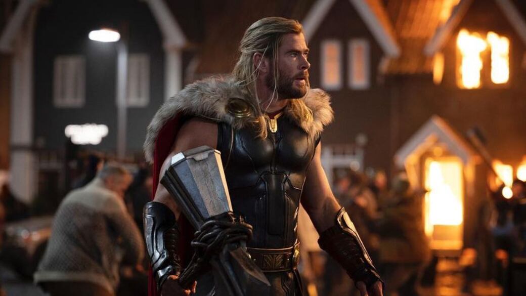 Algumas pessoas adoraram o novo filme do deus do trovão e outras nem tanto, mas todos ficaram surpresos ao final ao ver a mensagem: "Thor vai voltar".