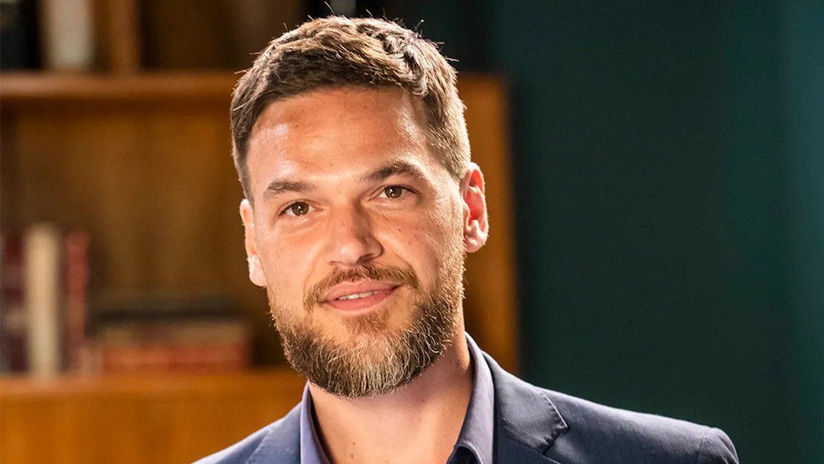 Theo vai explodir empresa no final de Vai na Fé