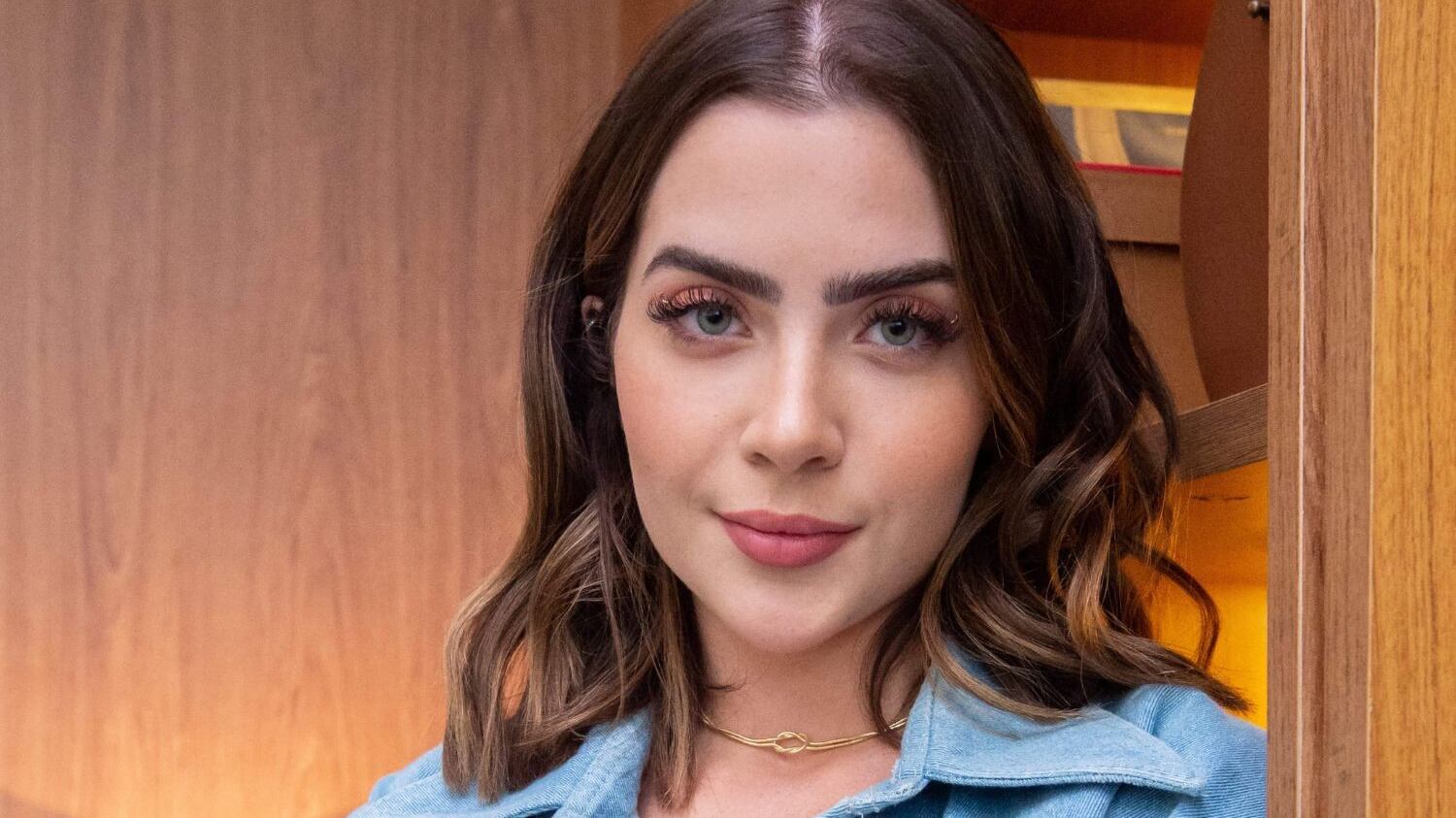 Personagem de Jade Picon em "Travessia" busca informações sobre a mãe