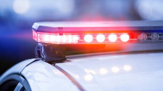 Homem morre após ser golpeado por idosa com imagem religiosa durante tentativa de invasão