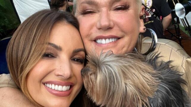 Patrícia Poeta e Xuxa aparecem abraçadas em post