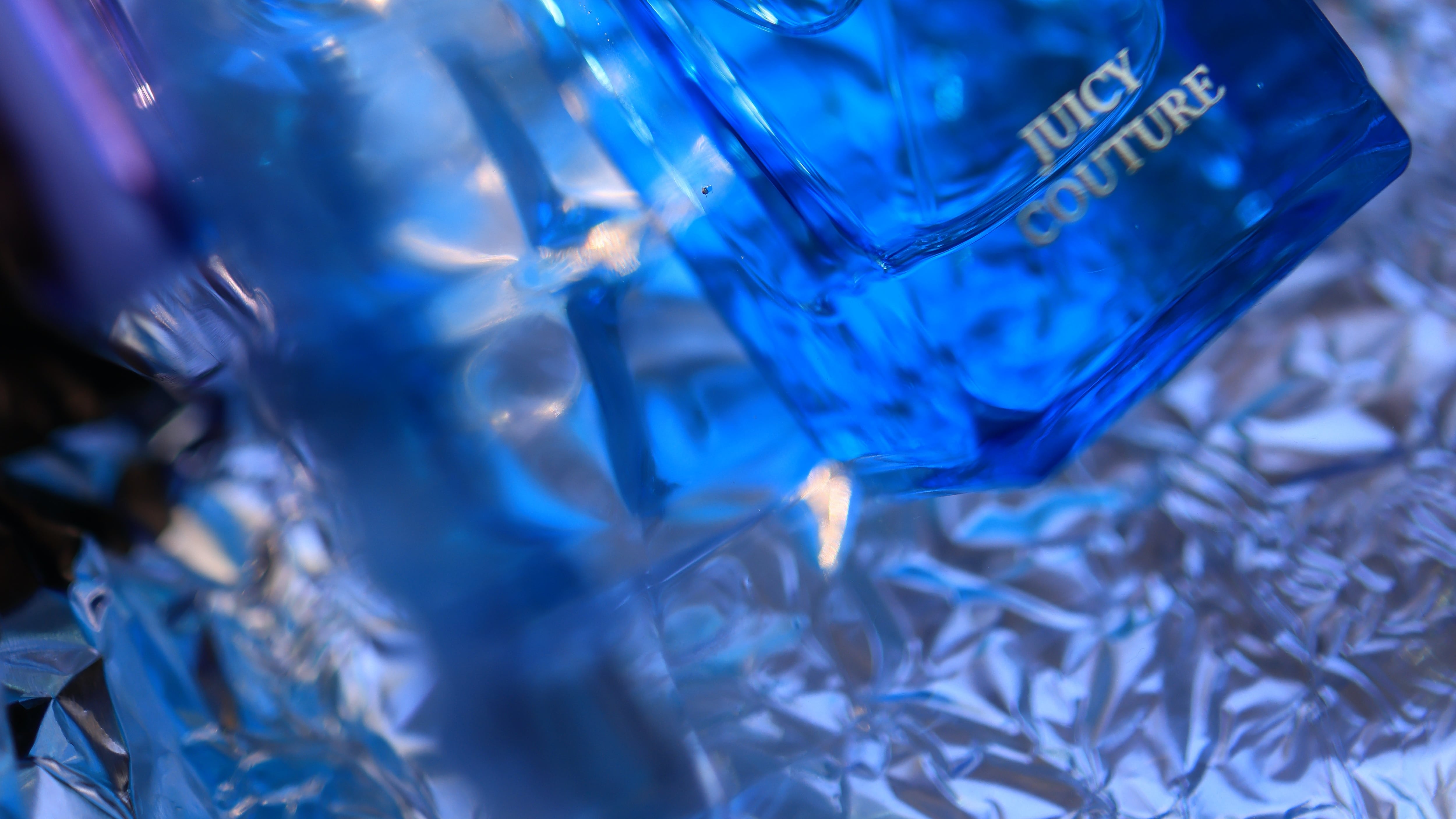 Frasco de perfume azul