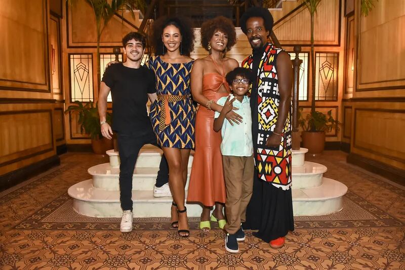 Isabel Fillardis, Alan Souza, Bárbara Sut, João Fernandes e Ygor Marçal estão na novela "Amor Perfeito"