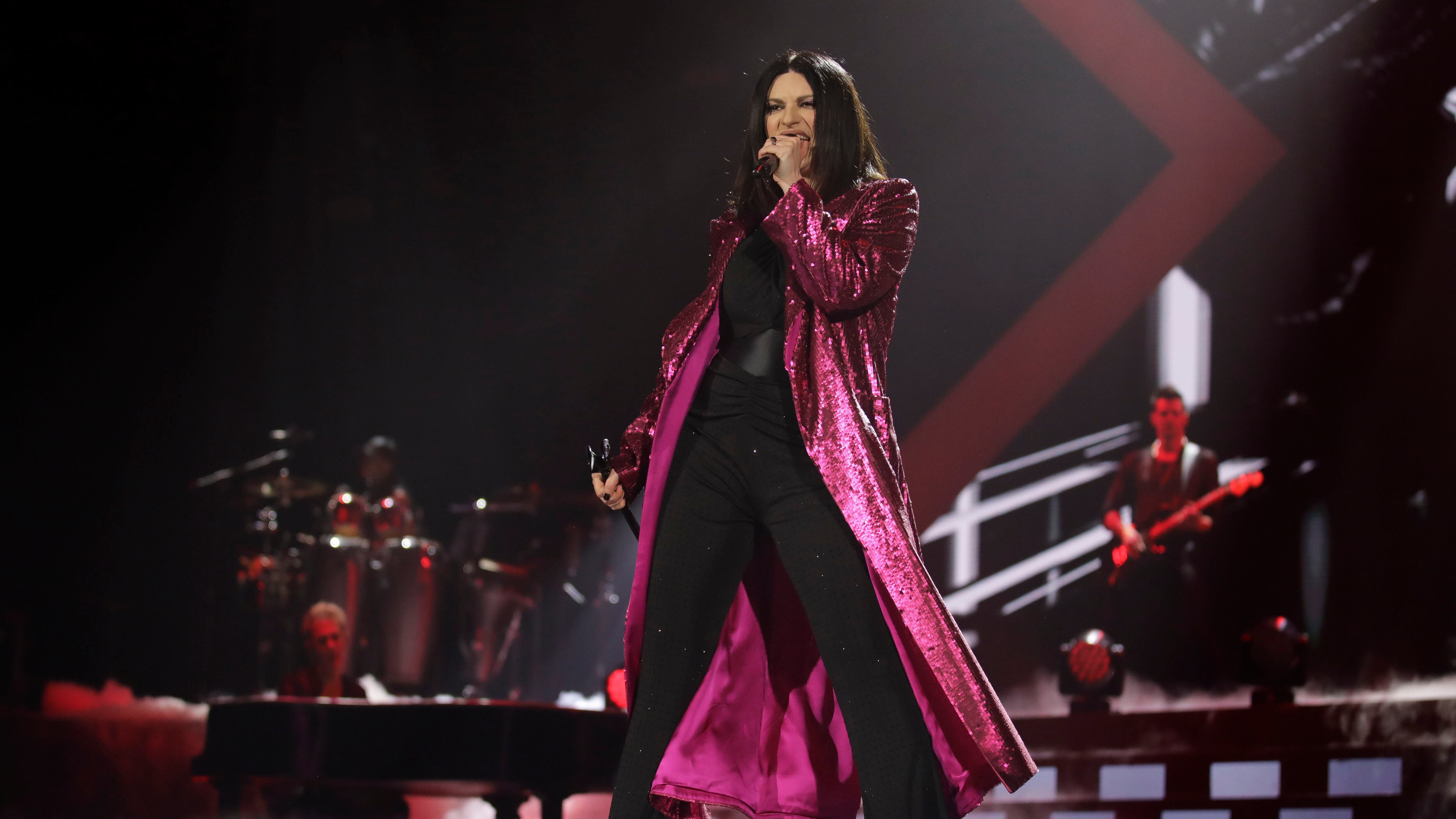 Laura Pausini sorprende a sus fans con “El primer paso en la Luna”