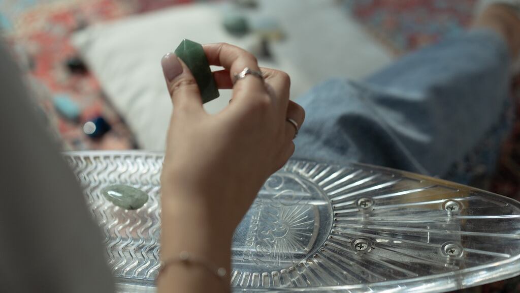 Cristais na Decoração de Interiores: Energizando e Harmonizando seu Espaço