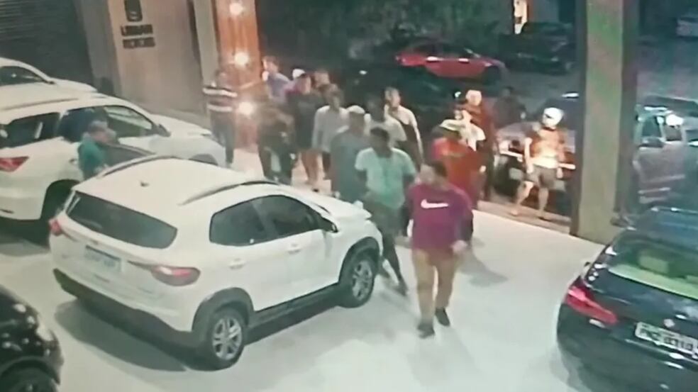 Grupo roubo pelo menos 12 carros de luxo em concessionário no CE