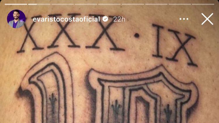 Evaristo Costa postou nova tatuagem, brincou sobre aposentadoria e disse que queria ser igual ao Silvio Santos