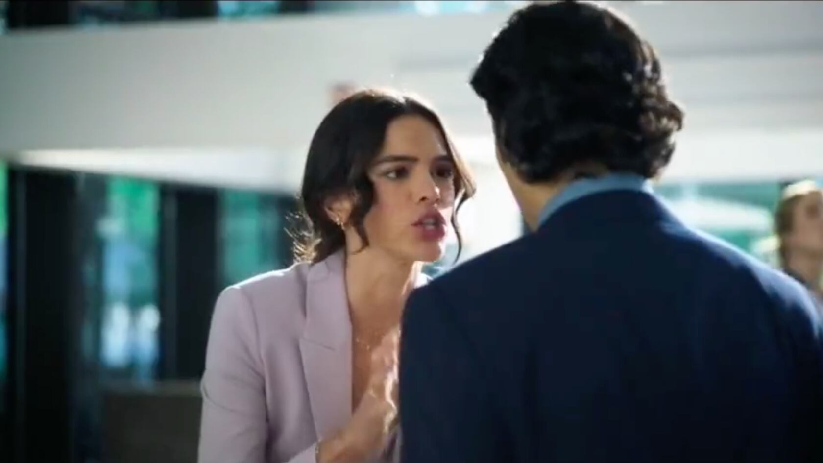 Bruna Marquezine em cena de "Besouro Azul"