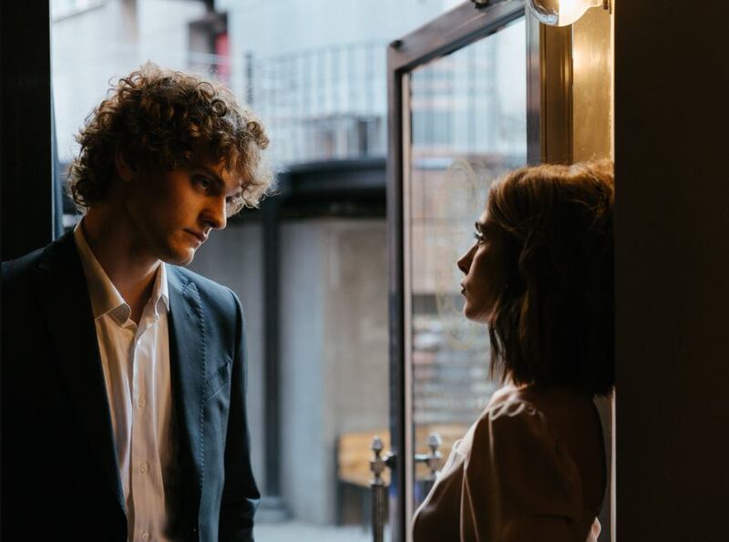 Un hombre puede decirle "cuídate" a una mujer por varias razones