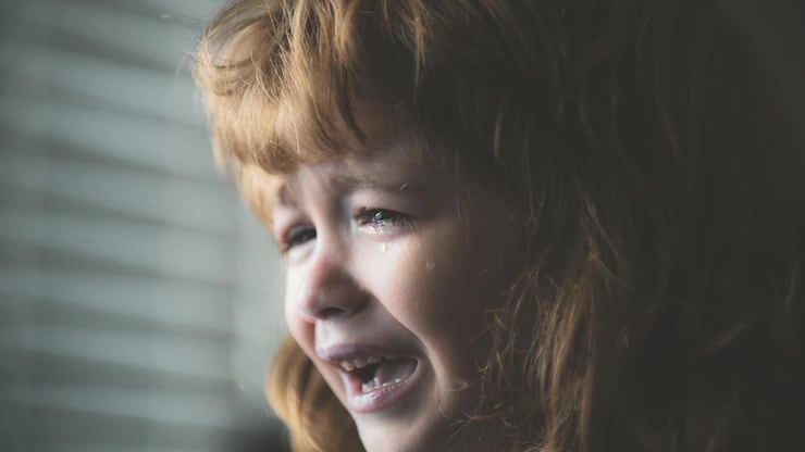 Sinais de que não recebeu amor suficiente na infância e que isso afetou sua personalidade