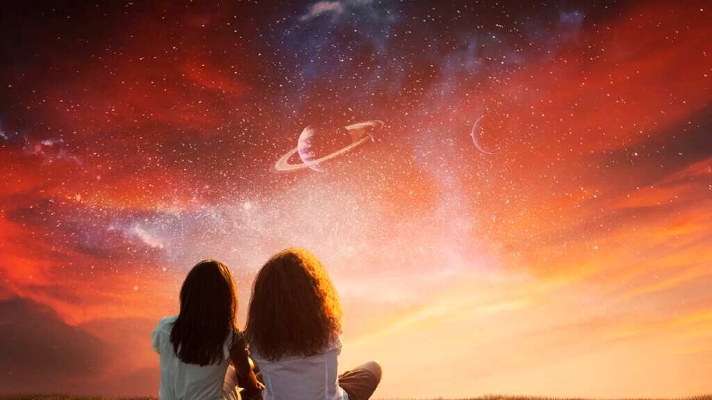 Solteiro ou namorando? Relembre as previsões para o amor em 2024