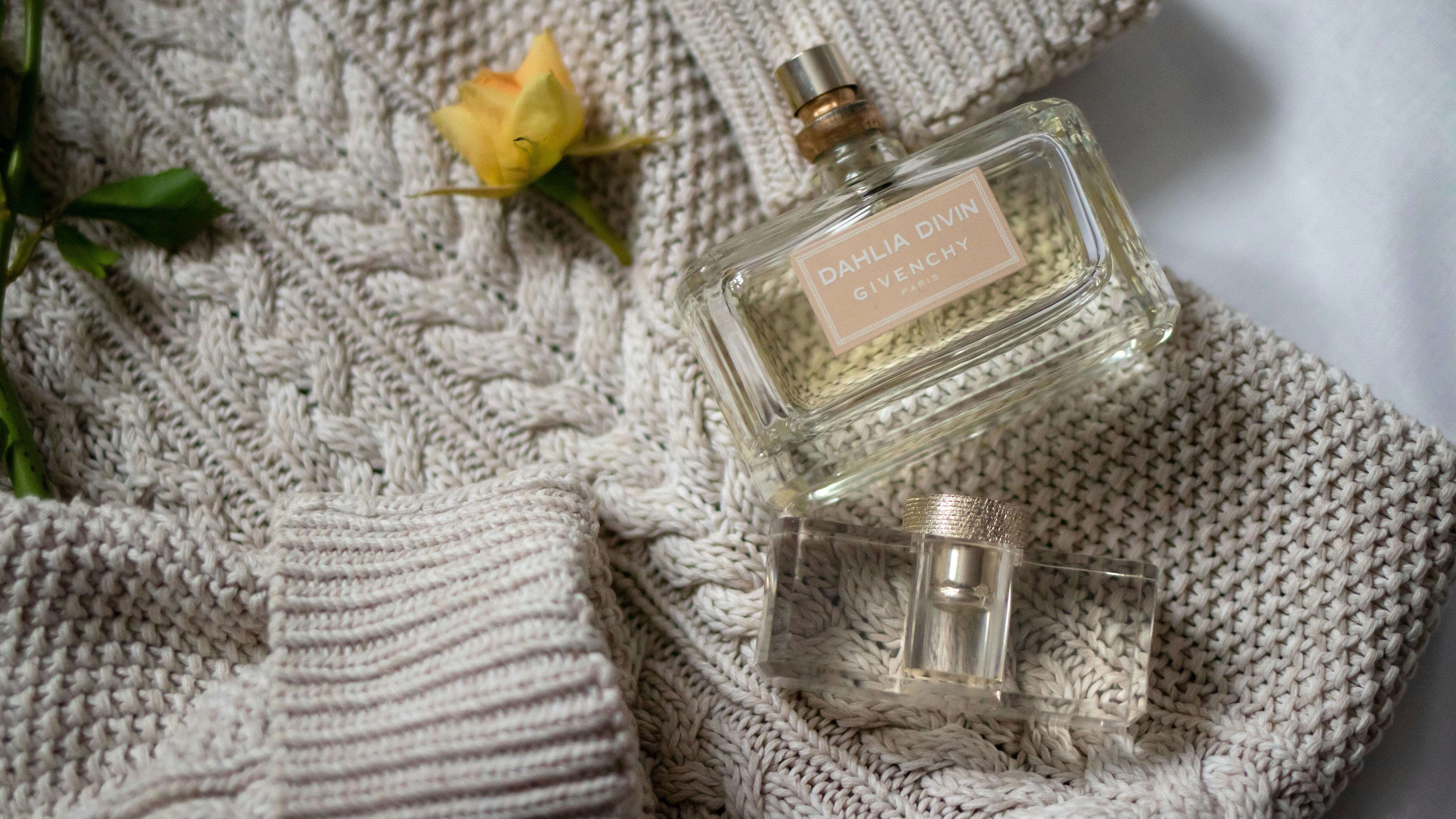 Frasco de perfume Dahla Divin de Givenchy