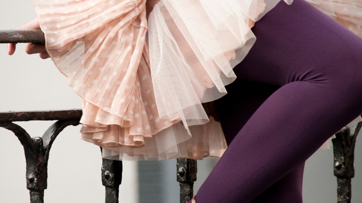 Los leggings lucen mejor si los llevas con bailarinas, y este es el secreto.