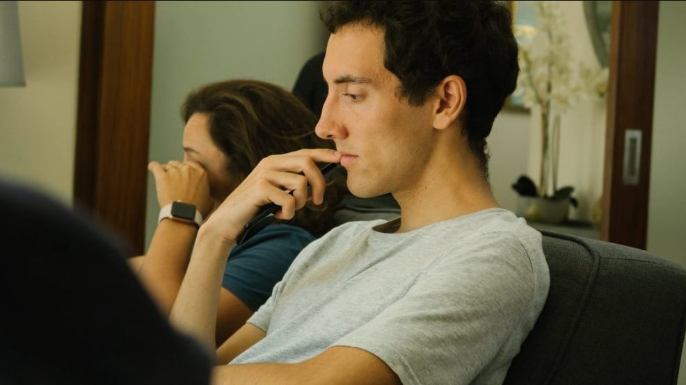 Relacionamento: 3 sinais de que o crush ainda gosta da ex e que você deve ‘cair fora’