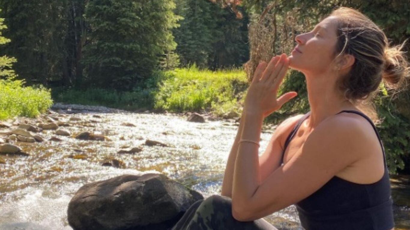A modelo Gisele Bündchen é praticante de yoga e meditação