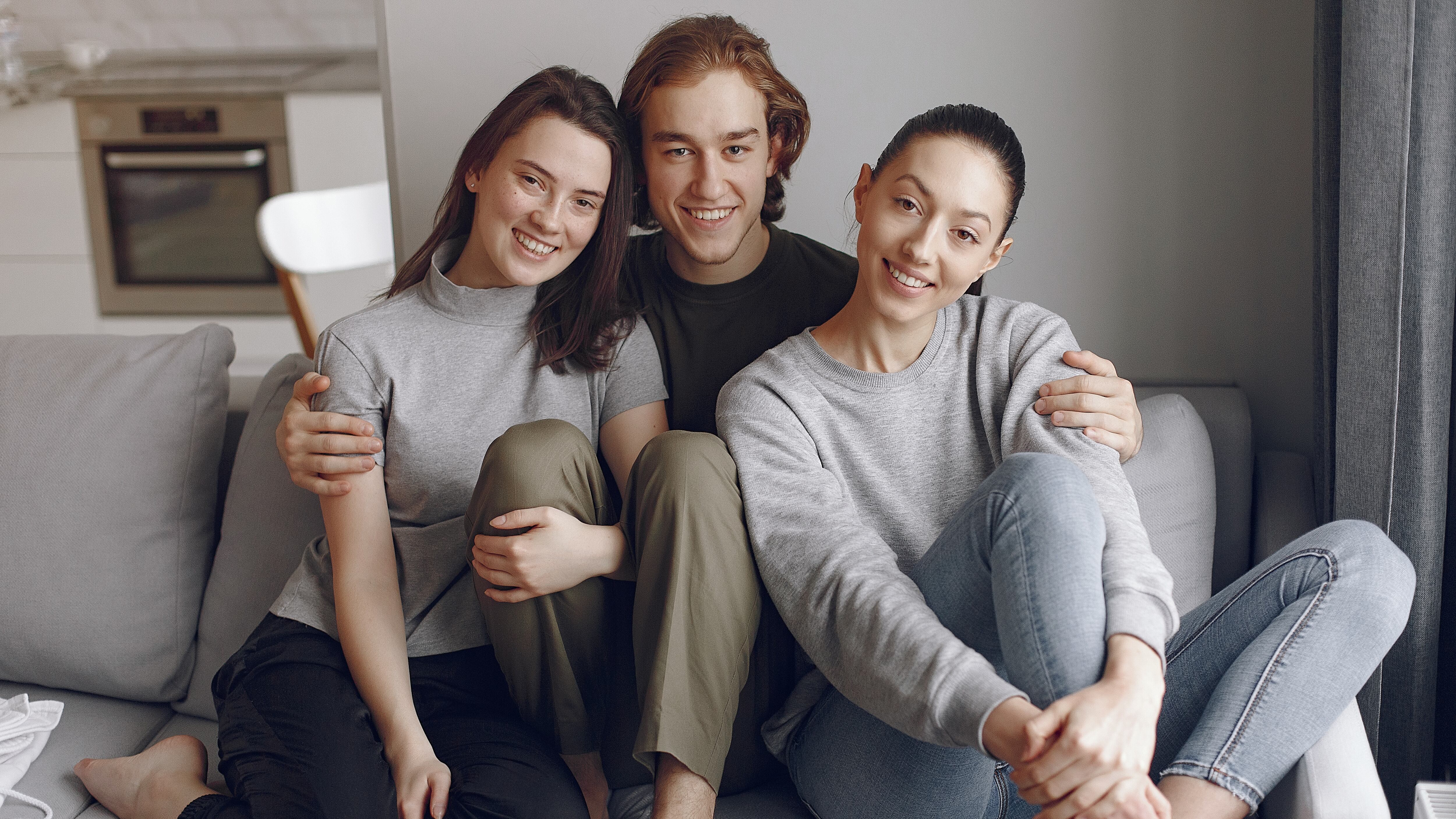 Los hombres que crecen hermanas son más colaborativos y amorosos