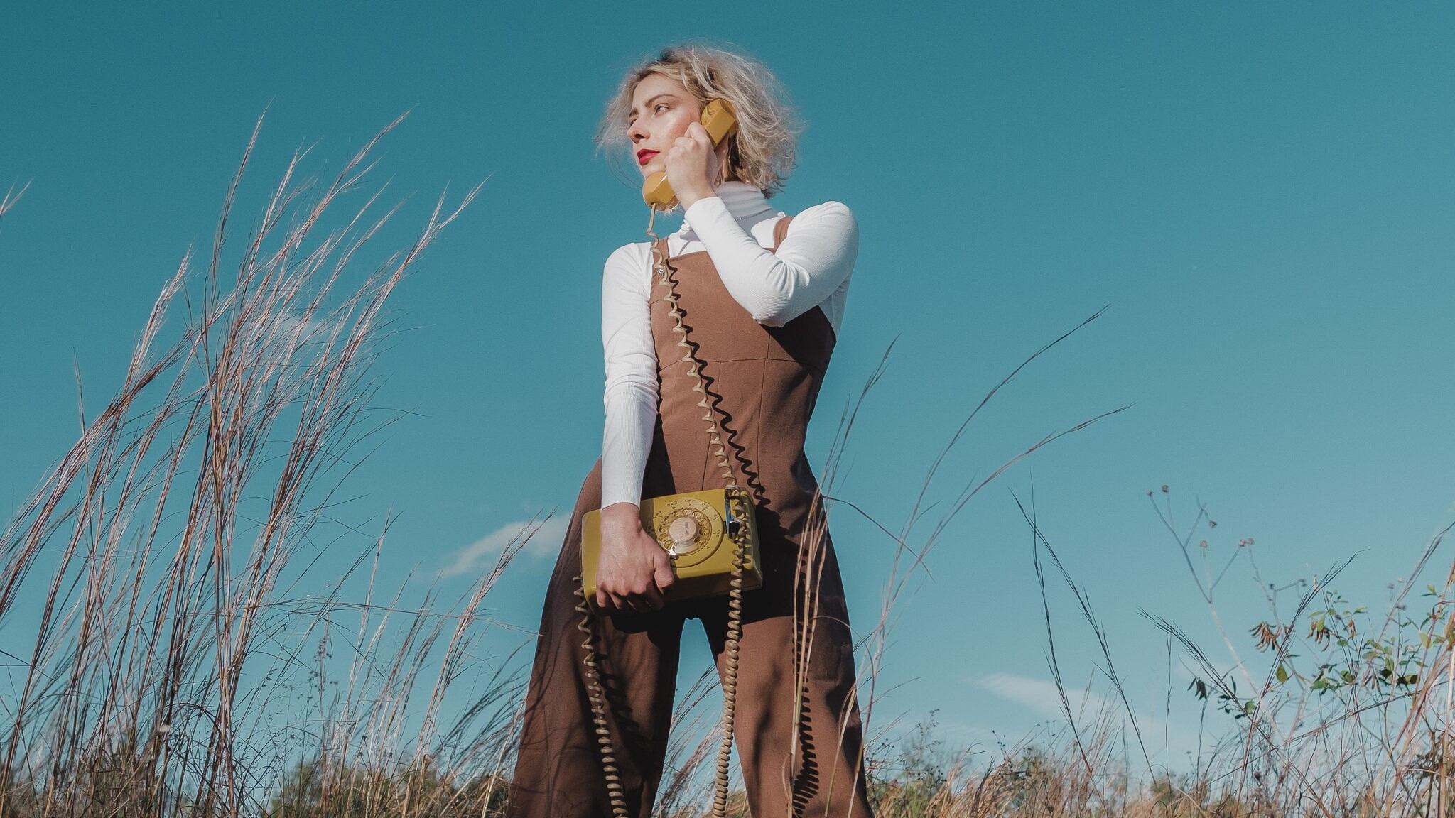 Aqui estão 6 cores que ficam simplesmente incríveis quando combinadas com o marrom, garantindo um visual elegante e contemporâneo.