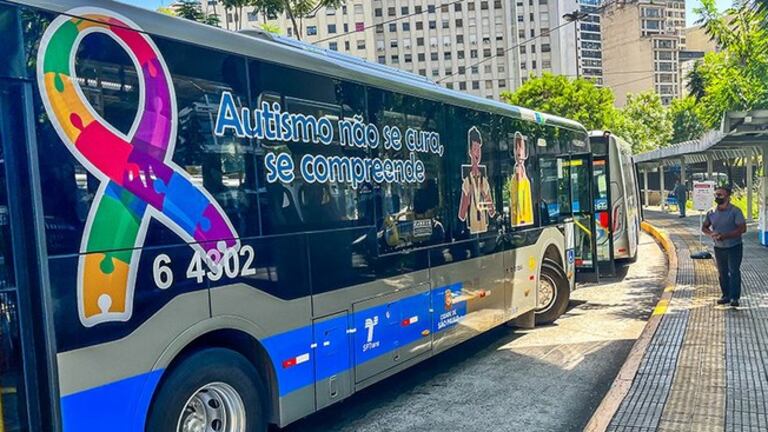 Ônibus municipais aderem à campanha de conscientização sobre autismo