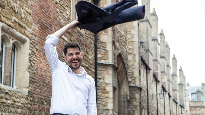 Evaristo Costa debocha sobre aposentadoria: A vida: você tem muitos compromissos hoje? Eu: NENHUM, vou fazer NADA!