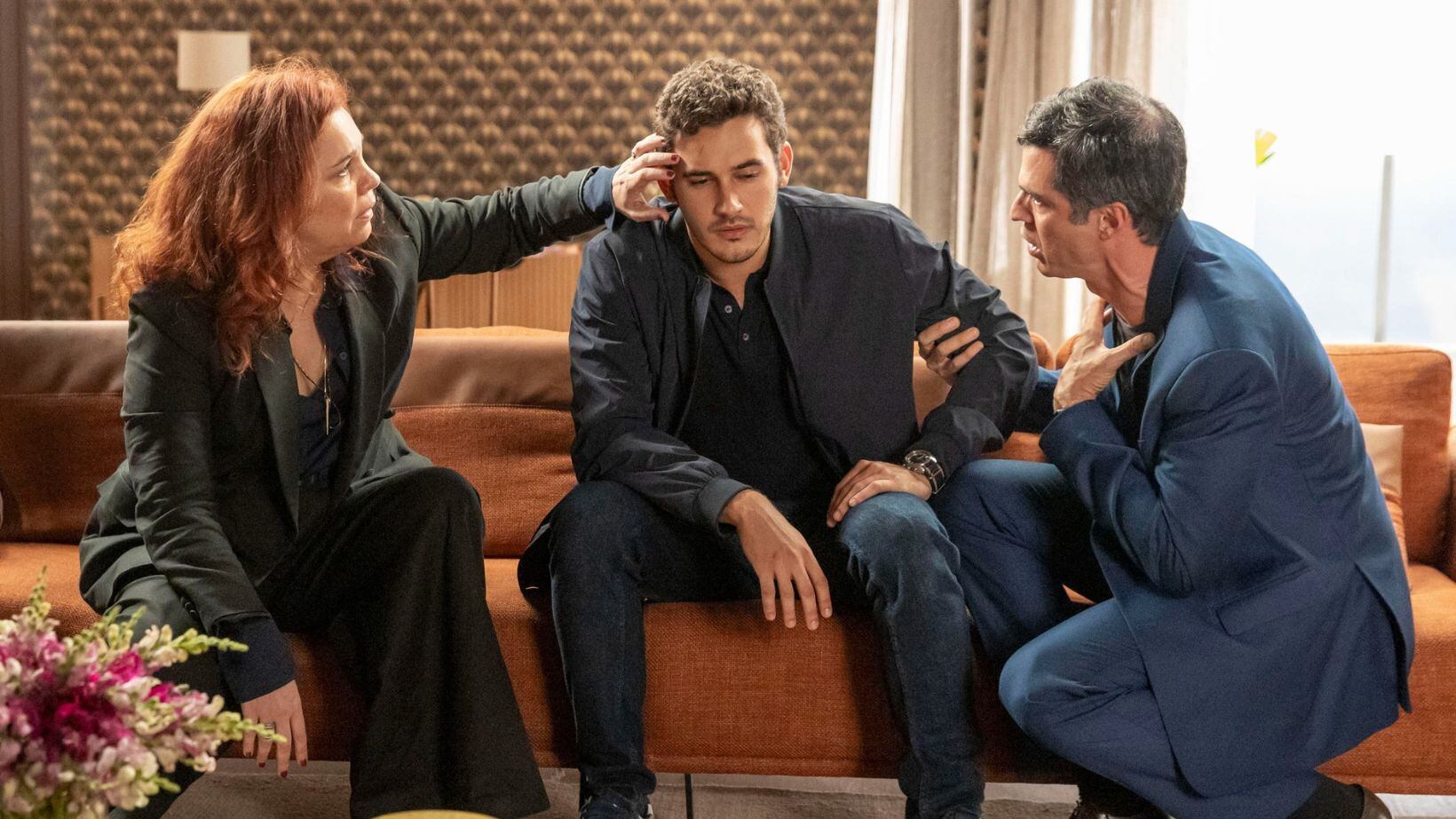 Remake de Elas por Elas: após descobrirem que Giovanni não é o seu filho biológico, Helena e Jonas são roubados por Daniel