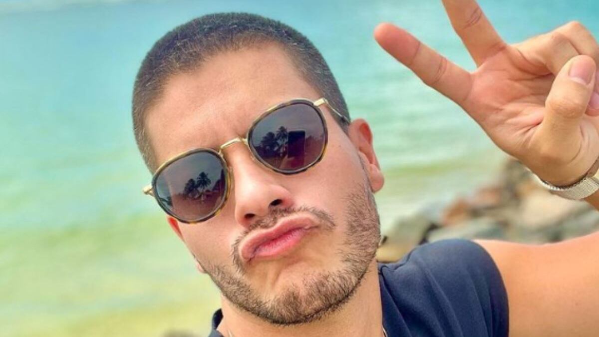 Arthur Aguiar desmente boatos nas redes sociais