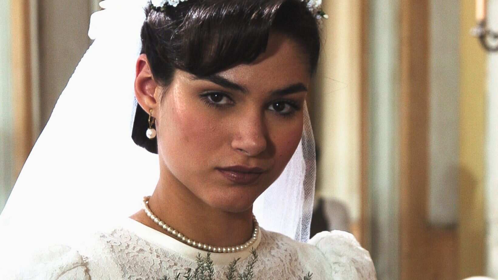 Grávida e abandonada por Raul (Luigi Baricelli), Dalila (Fernanda Machado) se casa com Roberval (Rodrigo Phavanello) nos últimos capítulos de Alma Gêmea