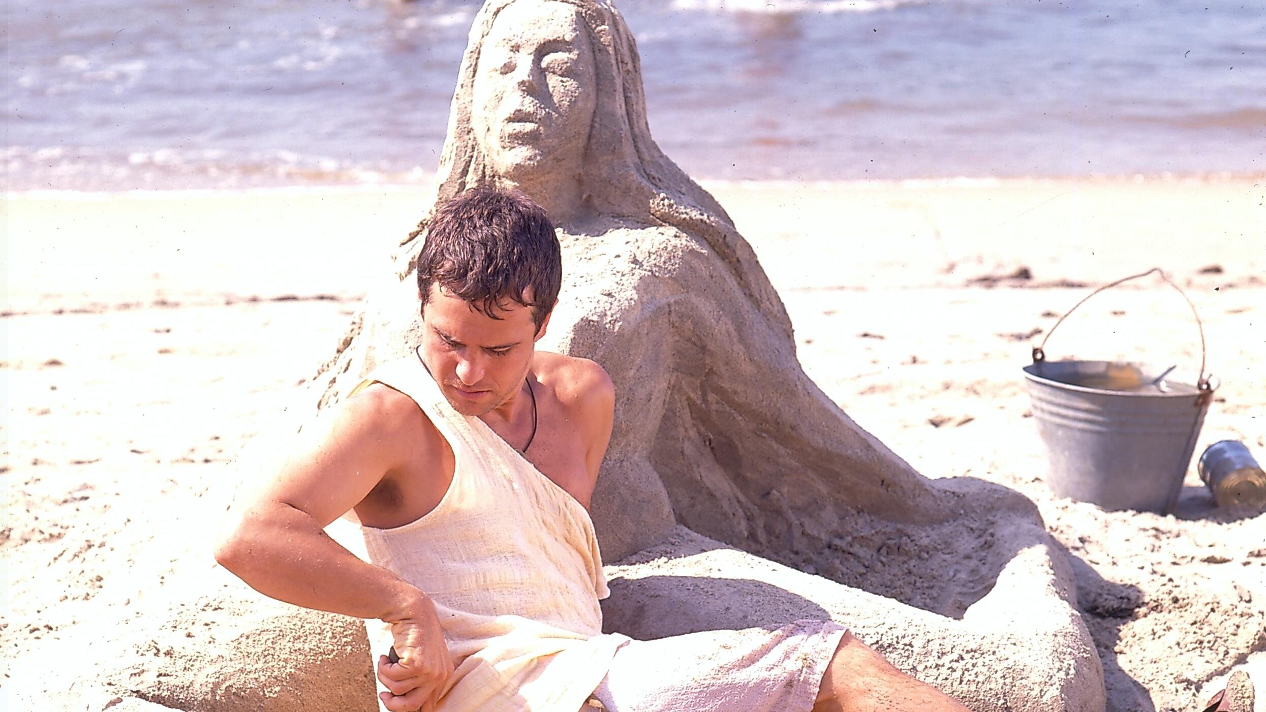 Mulheres de Areia: Cena de Marcos Frota (Tonho da Lua) na praia