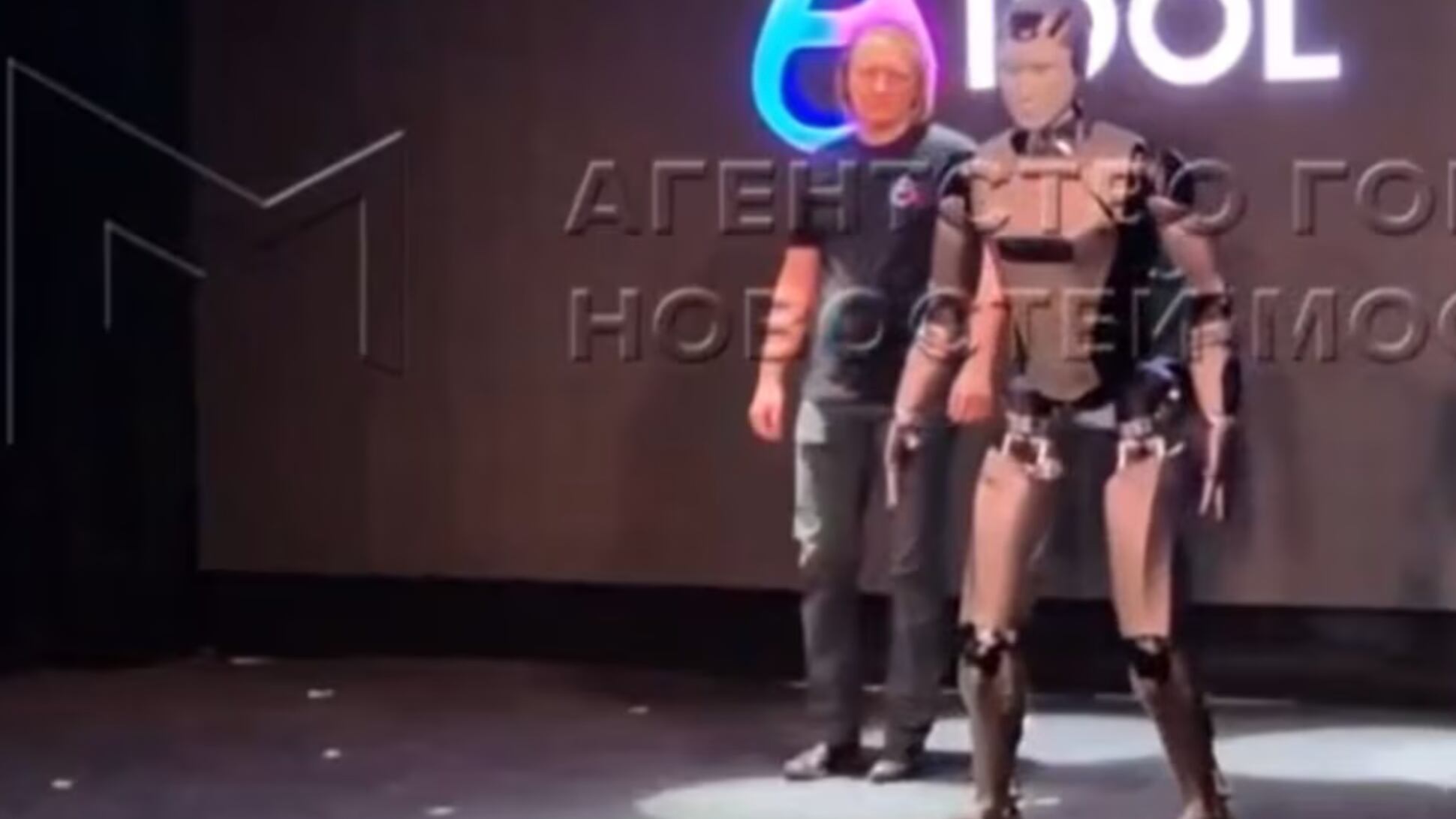 AIDOL - Robot Ruso - Captura YouTube