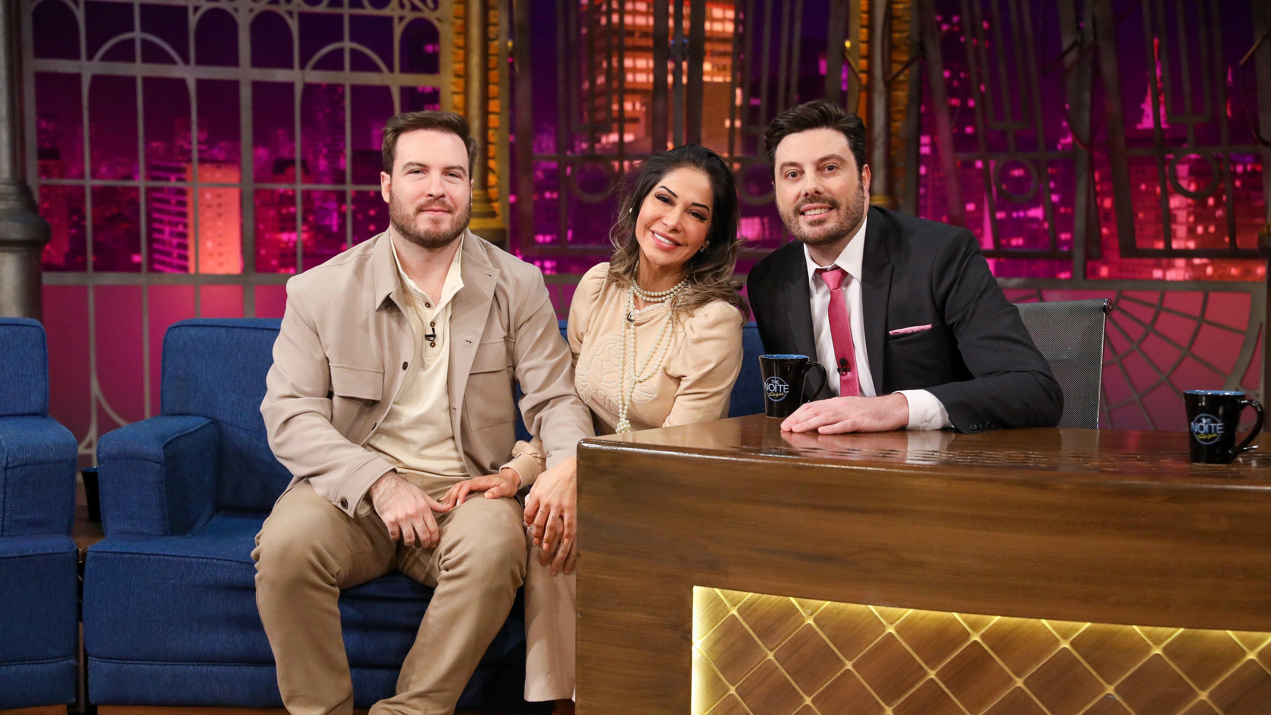 O casal participou do programa The Noite, no dia dos namorados.