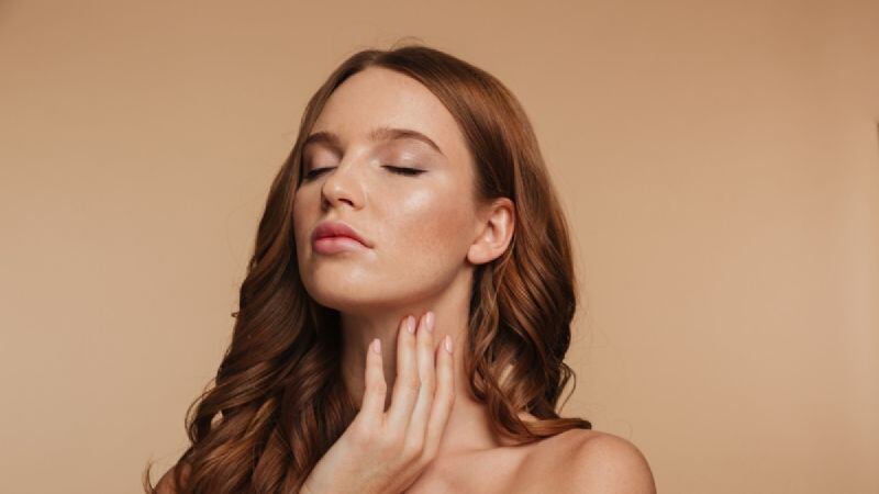 Conheça yoga facial, técnica fácil para uma pele mais jovem