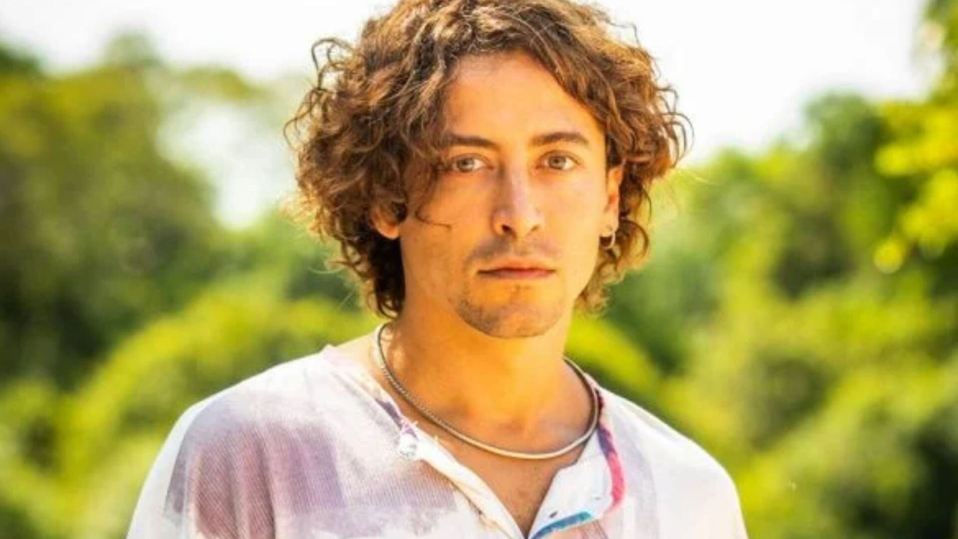 Após negar namoro com Alanis Guillen, Jesuíta Barbosa é alvo de um novo relacionamento