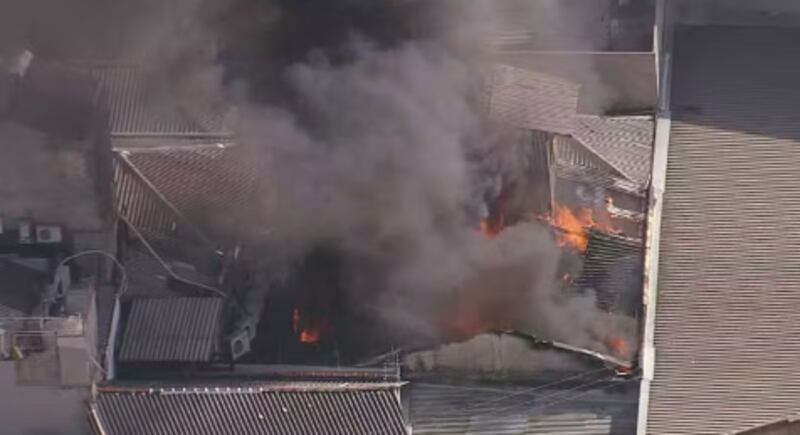 Bombeiros ainda atuam para combater as chamas