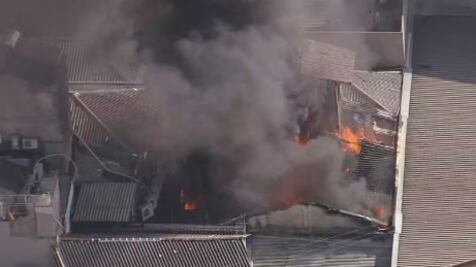 Bombeiros ainda atuam para combater as chamas