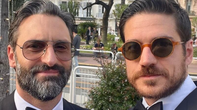 Marco Pigossi e Calvani  se casam em apartamento em São Paulo