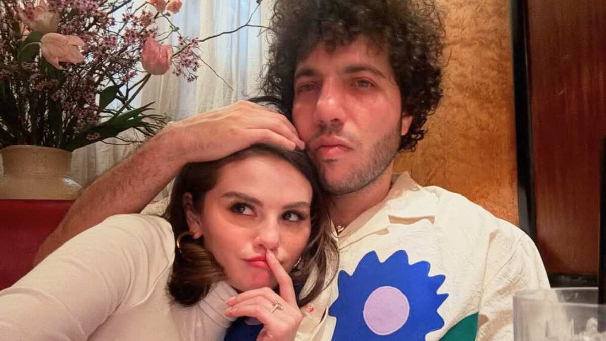 Benny Blanco reapareció en redes en medio de rumores de infidelidad.