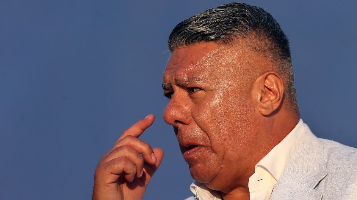 Presidente de la AFA es criticado por tener una especie de sirviente en la Copa América